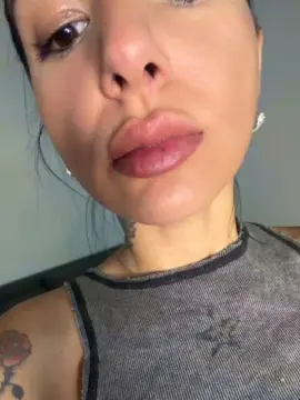 Soyestrella  live sex cam