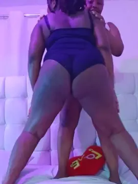 Nish974  live sex cam