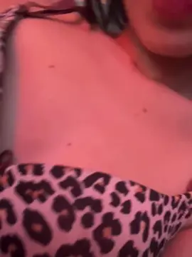 Emilia67  live sex cam