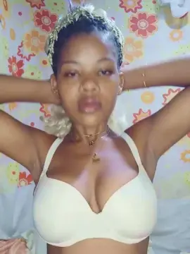 Heritiana974  live sex cam