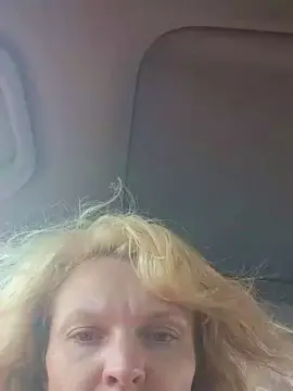 MizzMoist  live sex cam
