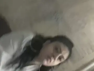 Kriztal  live sex cam
