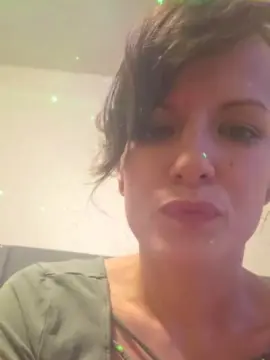 Breezyobeezy  live sex cam