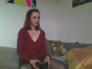 LoriLuv77  live sex cam