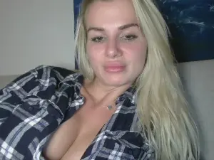 CorneliaBeauty  live sex cam
