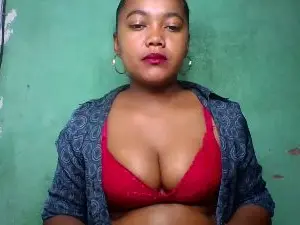 Justine02  live sex cam