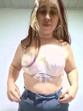 Veronaughty4U  live sex cam