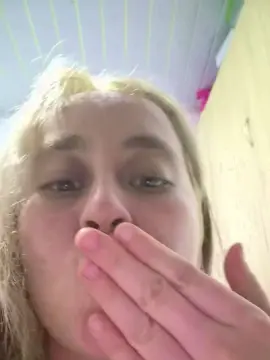 Veronaughty4U  live sex cam