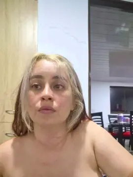 Veronaughty4U  live sex cam