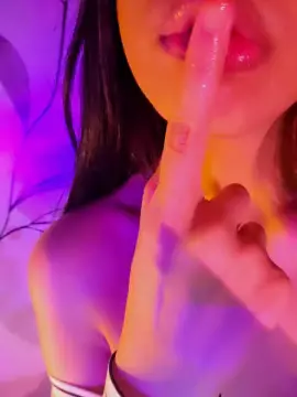 Aloneathome22  live sex cam