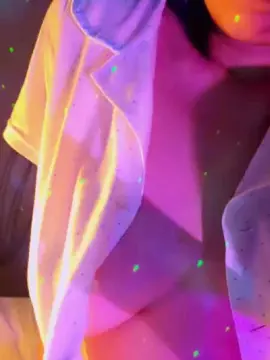 Aloneathome22  live sex cam