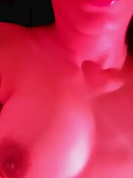 Aloneathome22  live sex cam