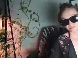Nikkisix9  live sex cam