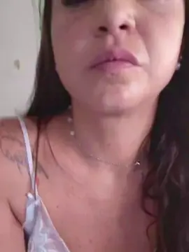 Georgina89  live sex cam