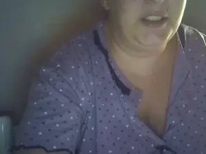 Titty88  live sex cam