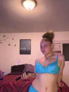 Lovebugg25  live sex cam