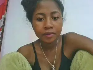 Chantale7  live sex cam