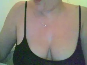 Luellax2  live sex cam