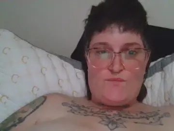Darkeyes33  live sex cam
