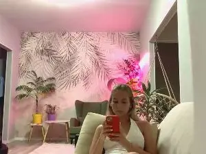 LynseyPake  live sex cam