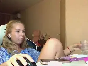 LynseyPake  live sex cam