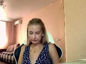 LynseyPake  live sex cam