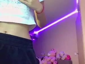 LynseyPake  live sex cam