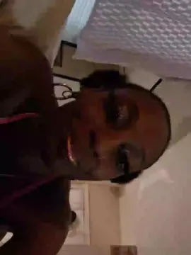 Slimbaddie  live sex cam