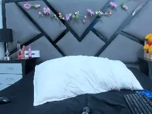 Akiralovee  live sex cam