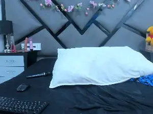 Akiralovee  live sex cam