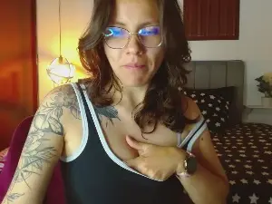 Kharlamorrys_  live sex cam