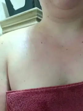 Thickthighs1995  live sex cam