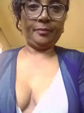 Momsexy_xxx  live sex cam