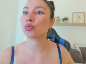 Bella_99_  live sex cam