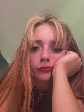 Danicsikes  live sex cam