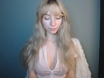 LuciaAdorable  live sex cam