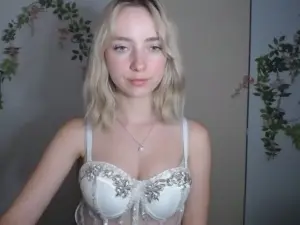 LuciaAdorable  live sex cam