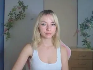 LuciaAdorable  live sex cam