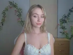 LuciaAdorable  live sex cam
