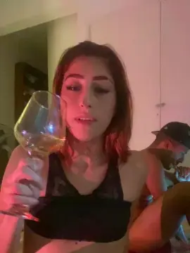 Sexyredlatina  live sex cam