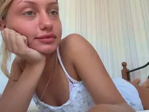 AdrieneQuadnau  live sex cam