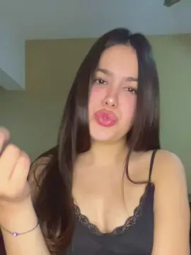 Kikitaa19  live sex cam