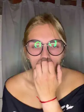 Putita2002  live sex cam