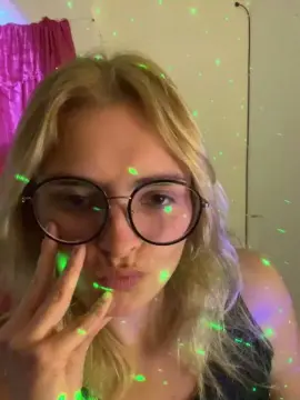 Putita2002  live sex cam