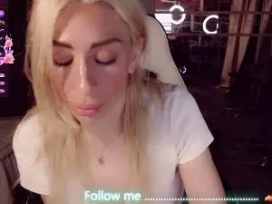AnnieGOld  live sex cam