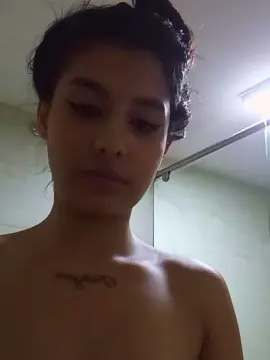 Yvonne_Collins  live sex cam
