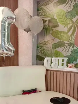 Yvonne_Collins  live sex cam