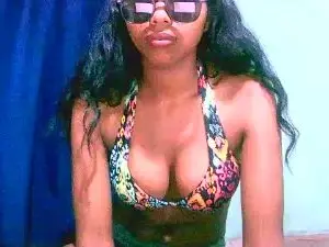 Fitiavana8  live sex cam