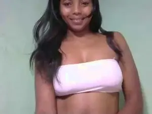 Fitiavana8  live sex cam