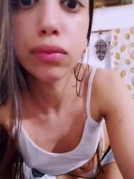 Bratzhot  live sex cam